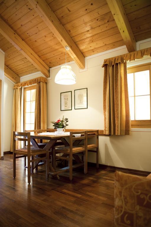 Holidays Dolomiti Apartment Resort Carisolo Kamer foto