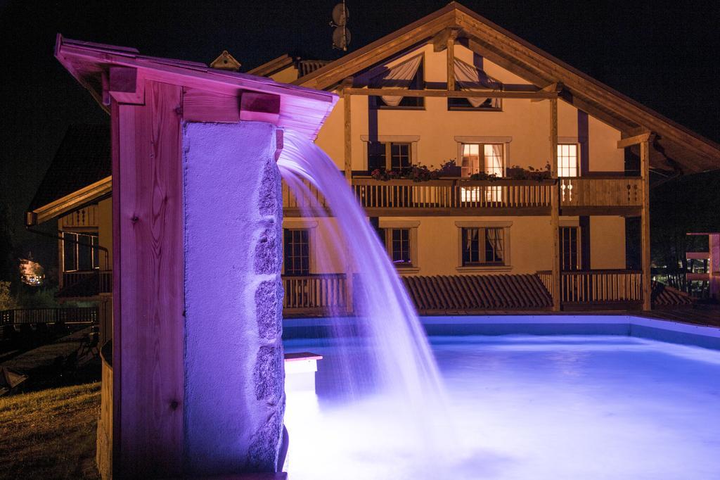 Holidays Dolomiti Apartment Resort Carisolo Buitenkant foto