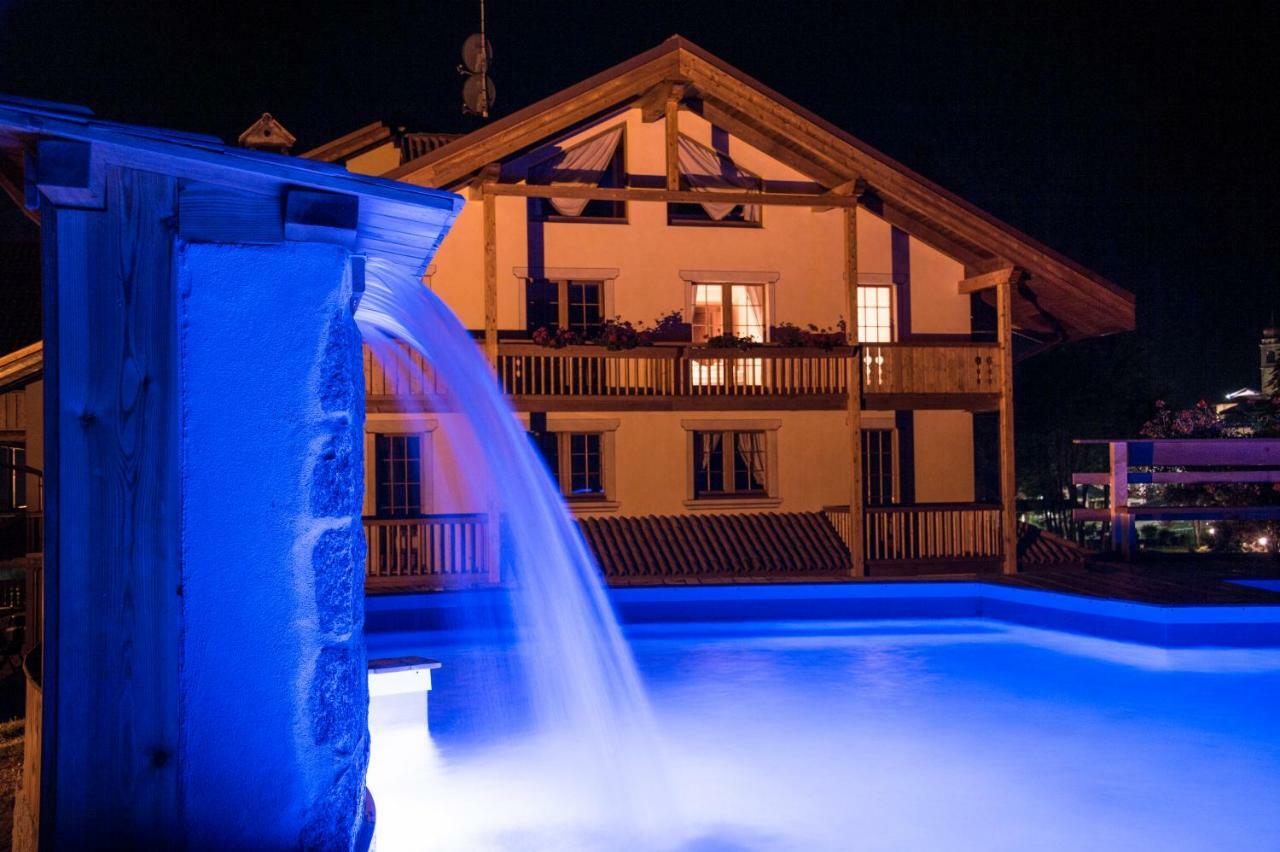 Holidays Dolomiti Apartment Resort Carisolo Buitenkant foto