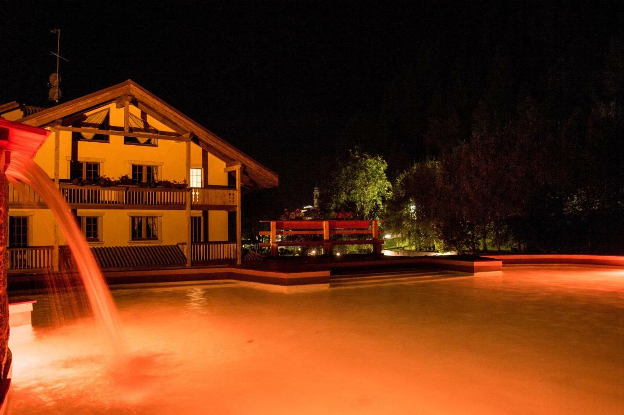 Holidays Dolomiti Apartment Resort Carisolo Buitenkant foto