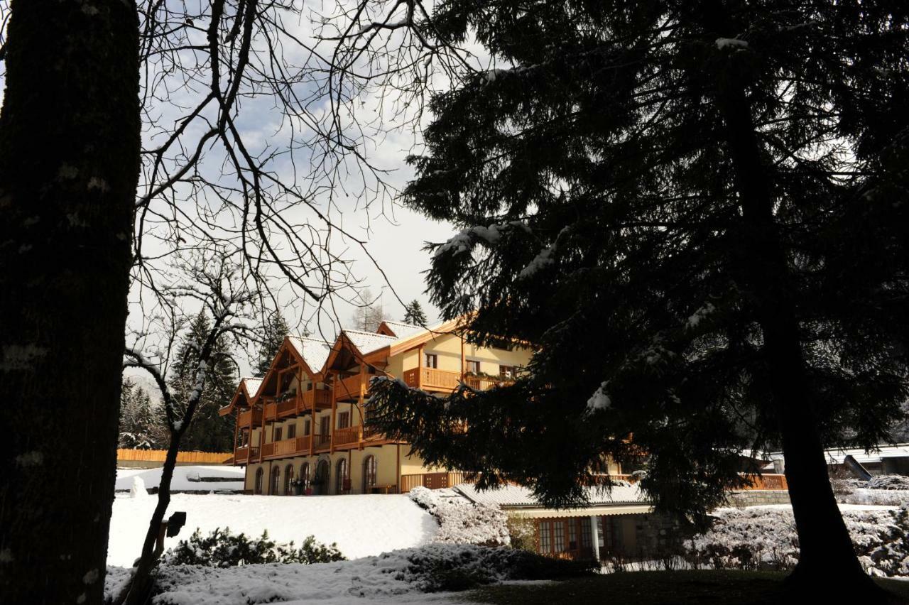 Holidays Dolomiti Apartment Resort Carisolo Buitenkant foto