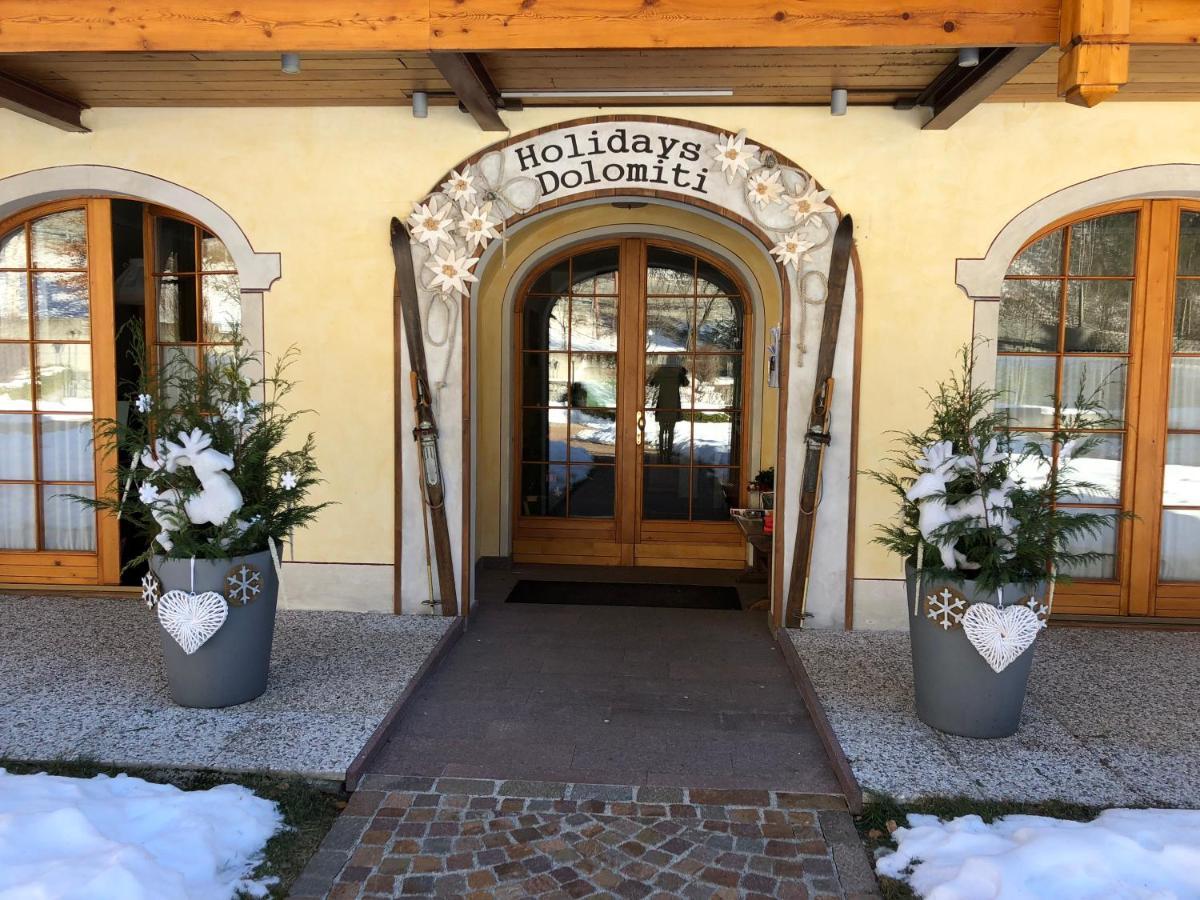 Holidays Dolomiti Apartment Resort Carisolo Buitenkant foto